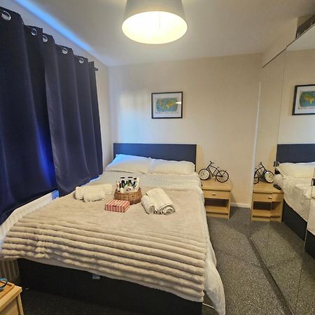 Double Bedroom Located Close To Manchester Airport Wythenshawe Exterior foto